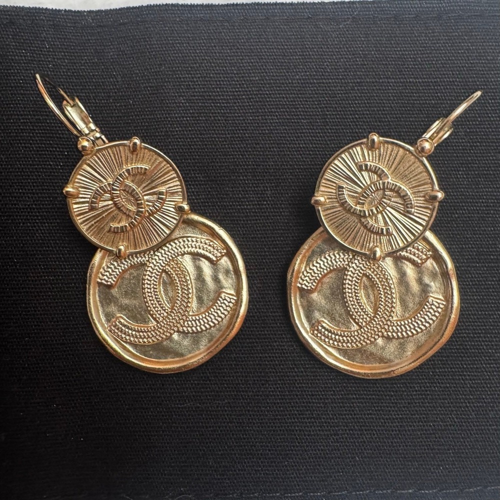 Chanel Women's 22P Free Spirit CC Logo Gold Tone Coin Dangle Drop Hoop Earrings - Picture 11 of 14